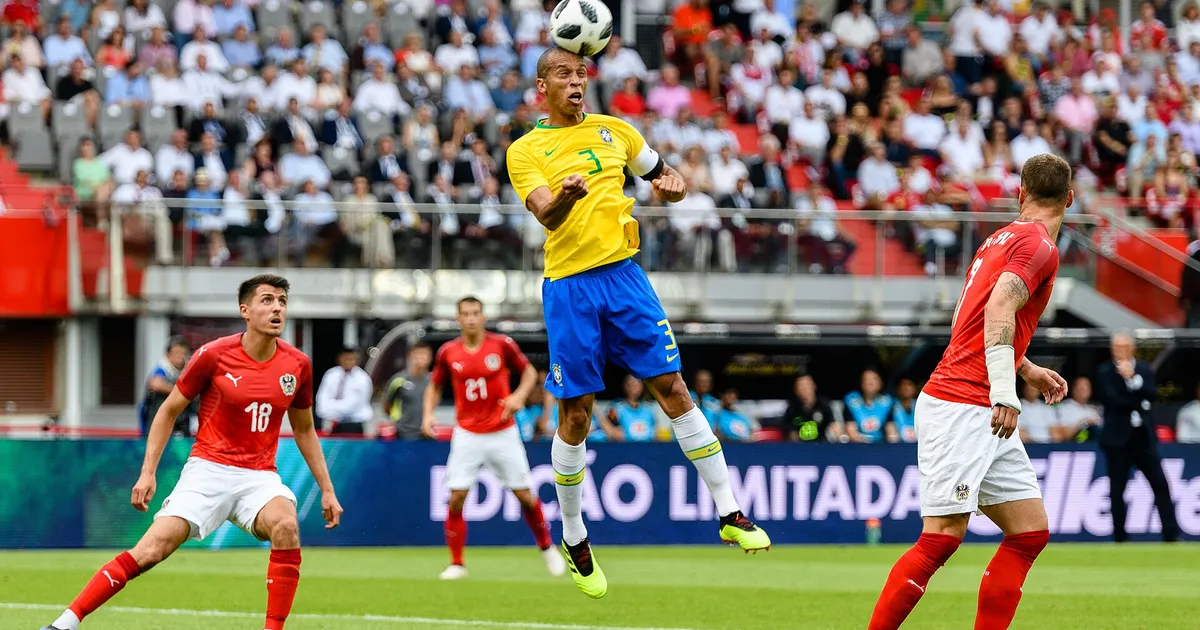 FIFA Friendly Match Austria vs. Brazil 2018/06/10 in Vienna/Ernst-Happel-Stadium. Picture shows Alessandro Schöpf (AUT #18), Miranda (BRA #3).