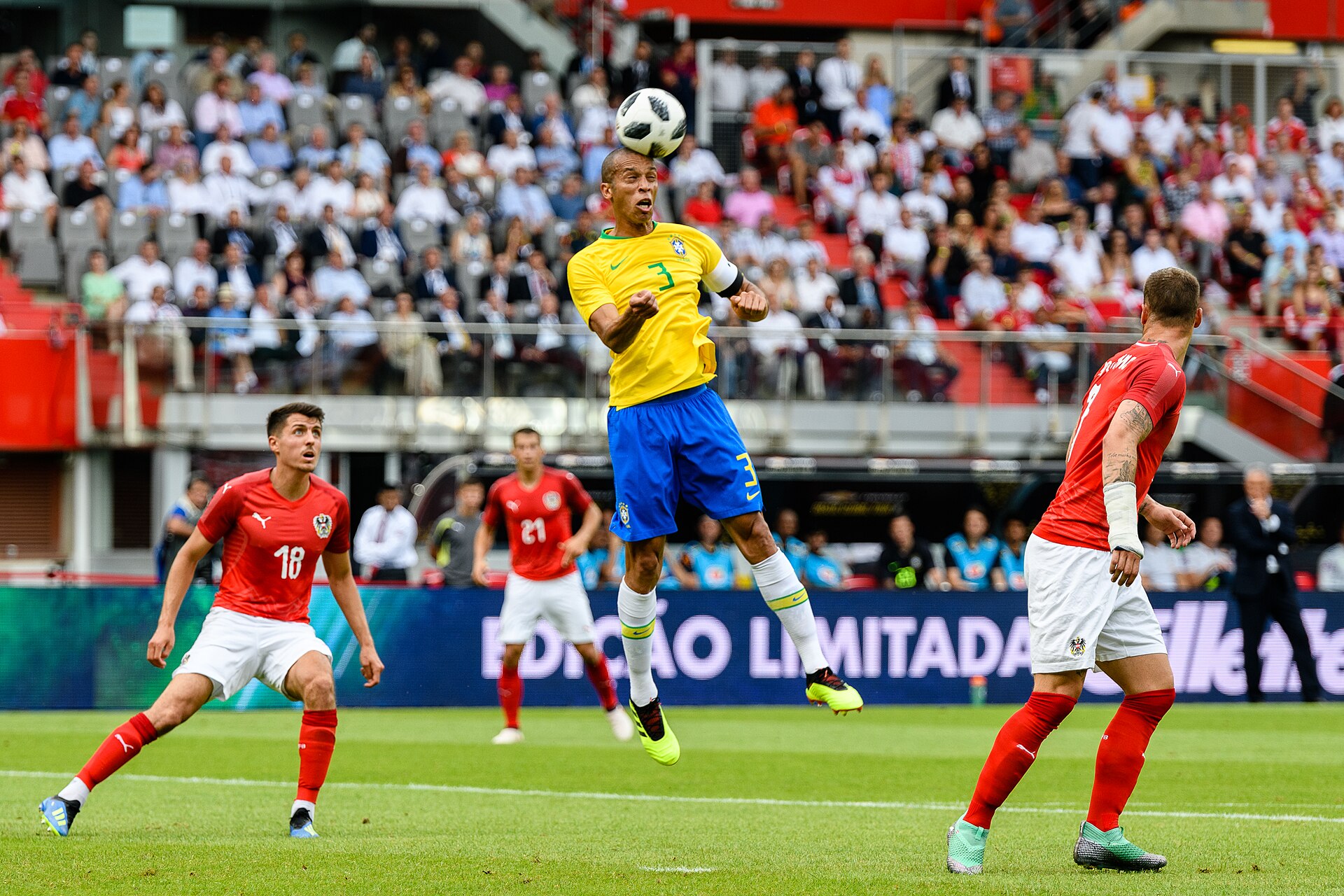 FIFA Friendly Match Austria vs. Brazil 2018/06/10 in Vienna/Ernst-Happel-Stadium. Picture shows Alessandro Schöpf (AUT #18), Miranda (BRA #3).