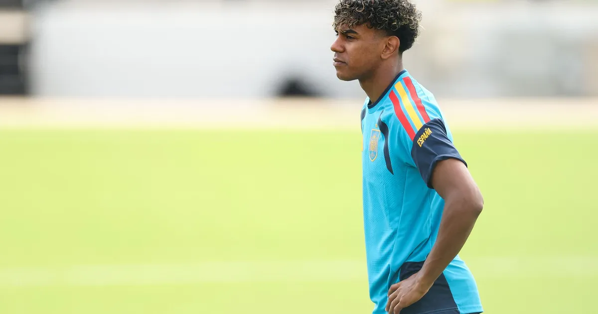 ATLANTA, GEORGIA - JUNE 20: Lamine Yamal #19 of Spain looks on during the training and press conference of Spain one day ahead of the FIFA World Cup 2026 Group H match between Spain and Saudi Arabia at Atlanta Stadium on June 20, 2026 in Atlanta, Georgia. Florencia Tan Jun/Getty Images/AFP (Photo by Florencia Tan Jun / GETTY IMAGES NORTH AMERICA / Getty Images via AFP)