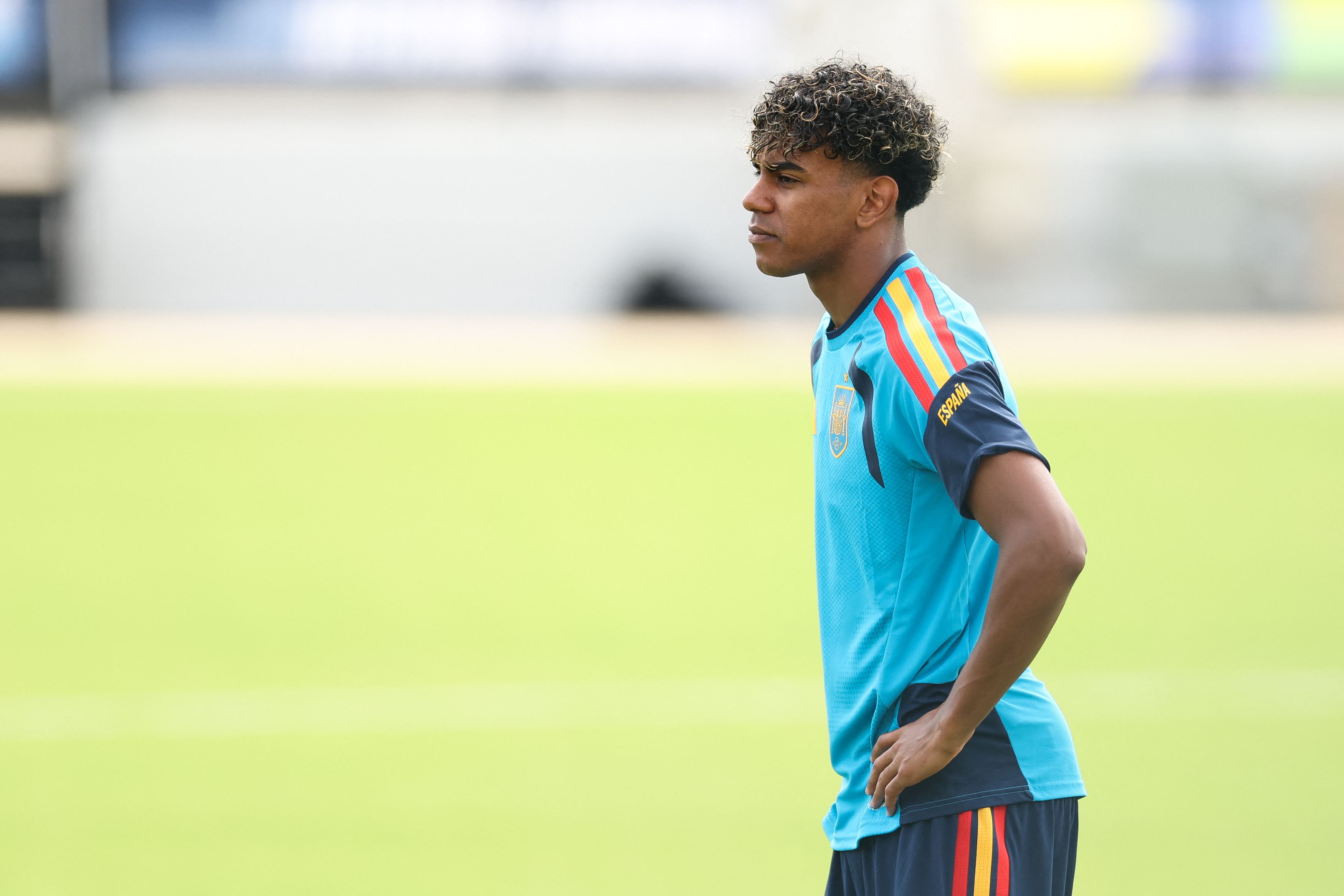 ATLANTA, GEORGIA - JUNE 20: Lamine Yamal #19 of Spain looks on during the training and press conference of Spain one day ahead of the FIFA World Cup 2026 Group H match between Spain and Saudi Arabia at Atlanta Stadium on June 20, 2026 in Atlanta, Georgia. Florencia Tan Jun/Getty Images/AFP (Photo by Florencia Tan Jun / GETTY IMAGES NORTH AMERICA / Getty Images via AFP)
