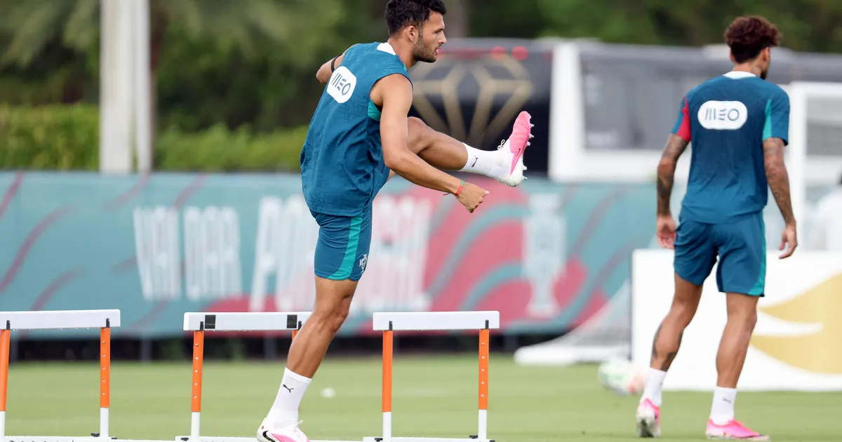 PALM BEACH GARDENS, FLORIDA - JUNE 25: Goncalo Ramos #9 of Portugal warms up during the training session ahead of the FIFA World Cup 2026 Group K match between Portugal and Colombia at Palm Beach Gardens Tennis & Pickleball Center on June 25, 2026 in Palm Beach Gardens, Florida. Leonardo Fernandez/Getty Images/AFP (Photo by Leonardo Fernandez / GETTY IMAGES NORTH AMERICA / Getty Images via AFP)
