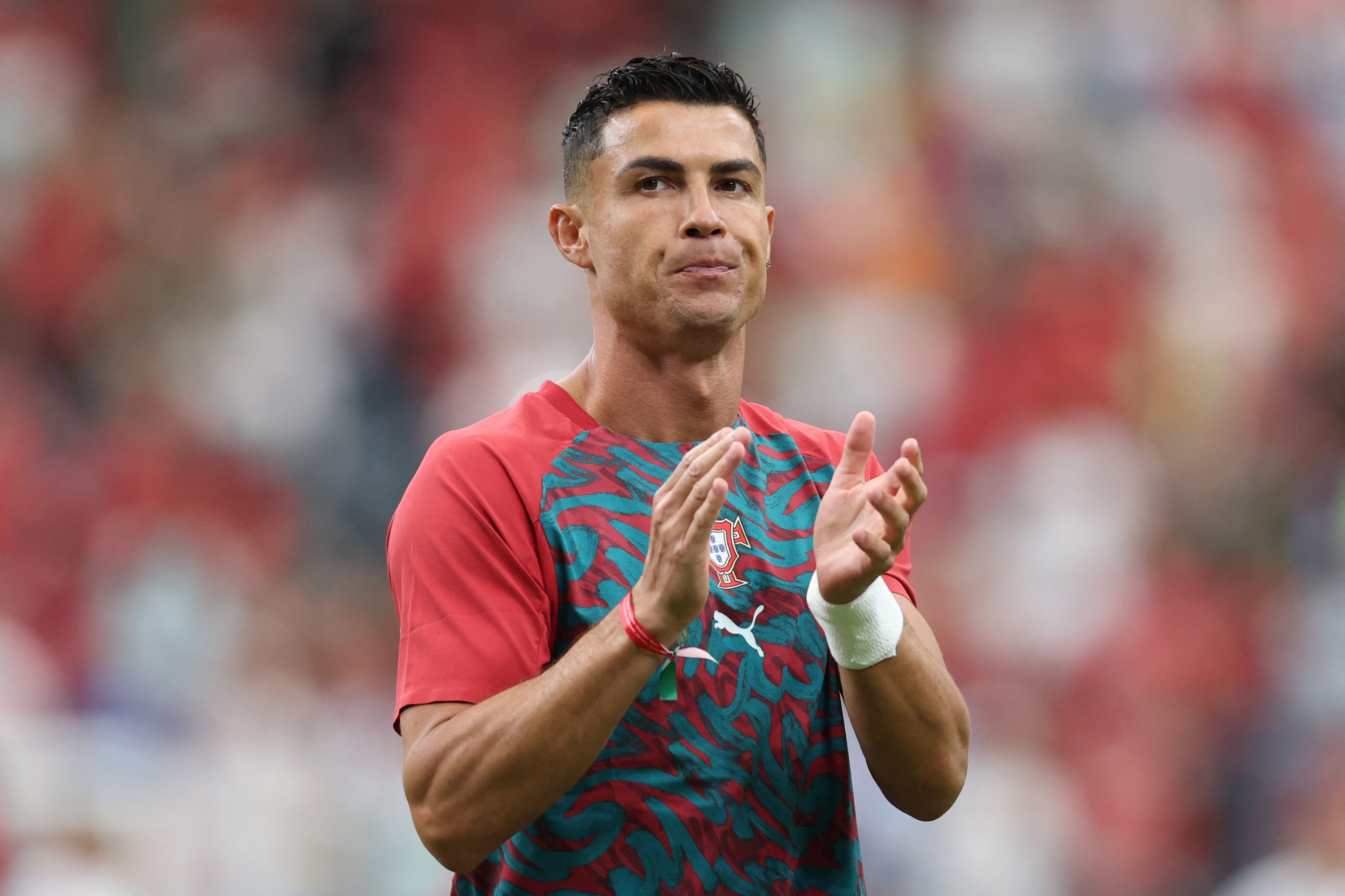HOUSTON, TEXAS - JUNE 23: Cristiano Ronaldo #7 of Portugal applauds fans at the warm up before the FIFA World Cup 2026 Group K match between Portugal and Uzbekistan at Houston Stadium on June 23, 2026 in Houston, Texas.   Michael Steele/Getty Images/AFP (Photo by MICHAEL STEELE / GETTY IMAGES NORTH AMERICA / Getty Images via AFP)