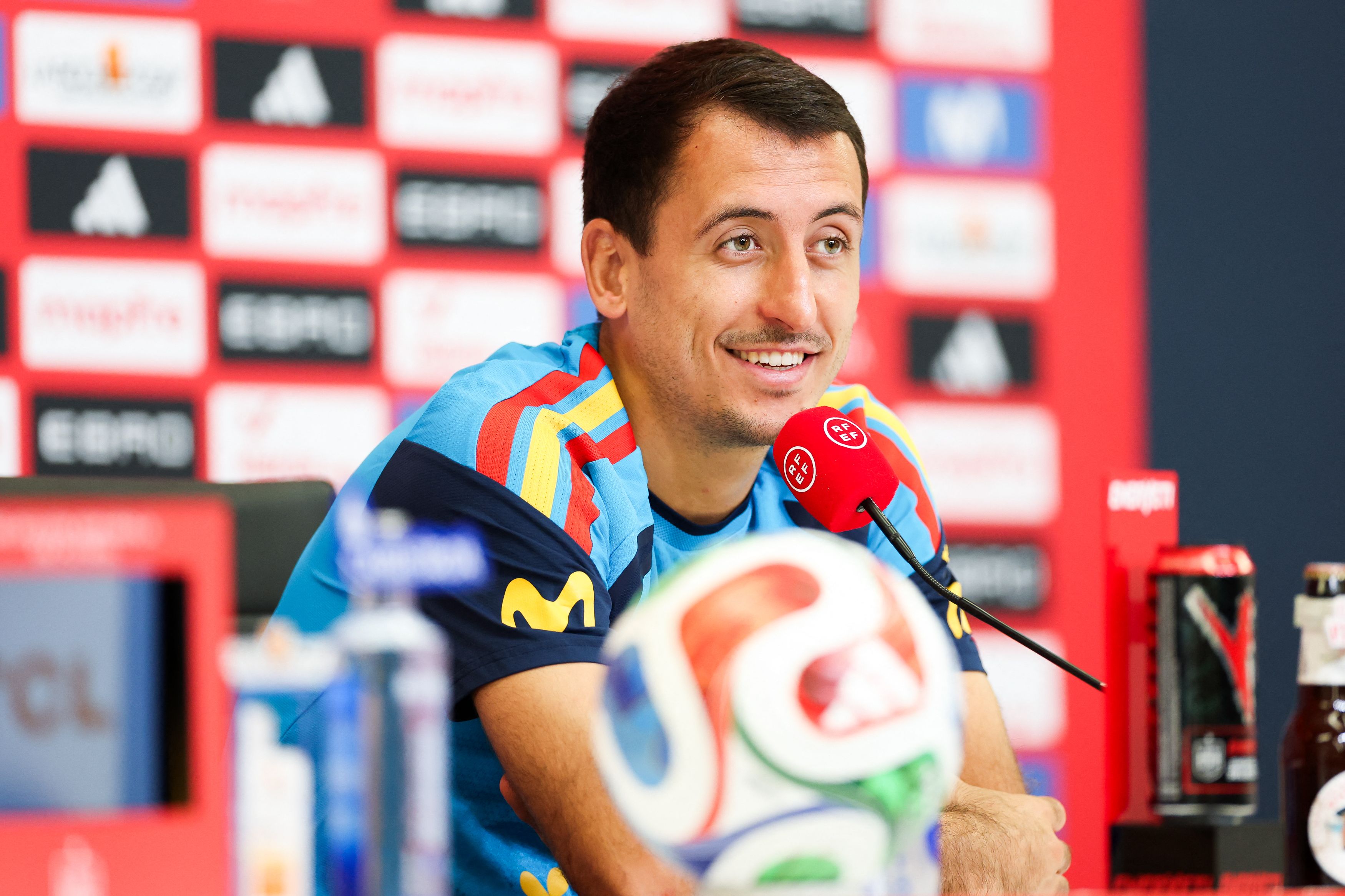 CHATTANOOGA, TENNESSEE - JUNE 23: Mikel Oyarzabal #21 of Spain speaks with the press during the Press Conference at Baylor School on June 23, 2026 in Chattanooga, Tennessee. Florencia Tan Jun/Getty Images/AFP (Photo by Florencia Tan Jun / GETTY IMAGES NORTH AMERICA / Getty Images via AFP)