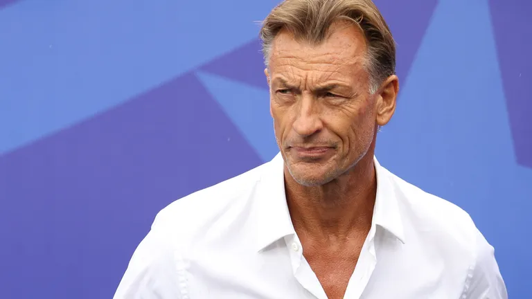 KANSAS CITY, MISSOURI - JUNE 25: Herve Renard, Head Coach of Tunisia, looks on before the FIFA World Cup 2026 Group F match between Tunisia and Netherlands at Kansas City Stadium on June 25, 2026 in Kansas City, Missouri. Charlotte Wilson/Getty Images/AFP (Photo by Charlotte Wilson / GETTY IMAGES NORTH AMERICA / Getty Images via AFP)