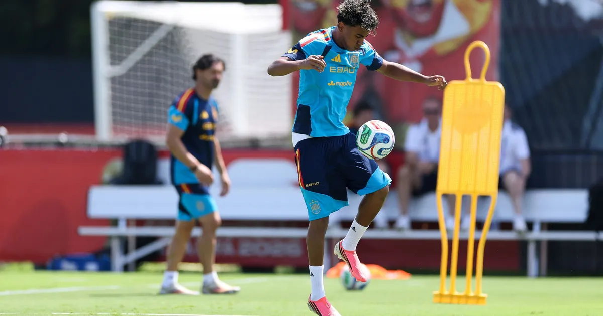 CHATTANOOGA, TENNESSEE - JUNE 29: Lamine Yamal #19 of Spain reacts during the Training at Baylor School on June 29, 2026 in Chattanooga, Tennessee. Florencia Tan Jun/Getty Images/AFP (Photo by Florencia Tan Jun / GETTY IMAGES NORTH AMERICA / Getty Images via AFP)