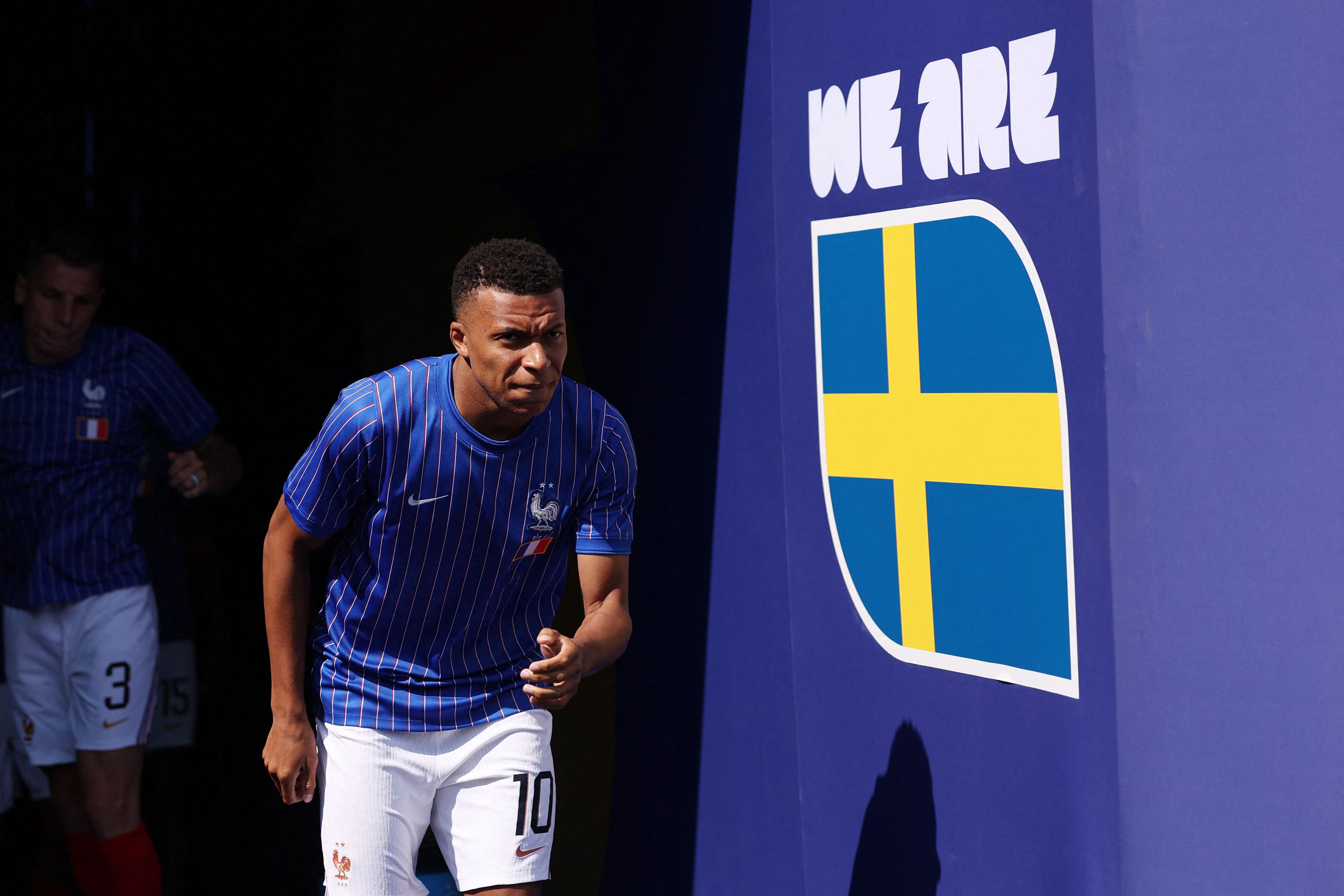 EAST RUTHERFORD, NEW JERSEY - JUNE 30: Kylian Mbappe #10 of France runs out of the tunnel for warm ups before the FIFA World Cup 2026 Round Of 32 match between France and Sweden at New York New Jersey Stadium on June 30, 2026 in East Rutherford, New Jersey. Mattia Ozbot/Getty Images/AFP (Photo by Mattia Ozbot / GETTY IMAGES NORTH AMERICA / Getty Images via AFP)