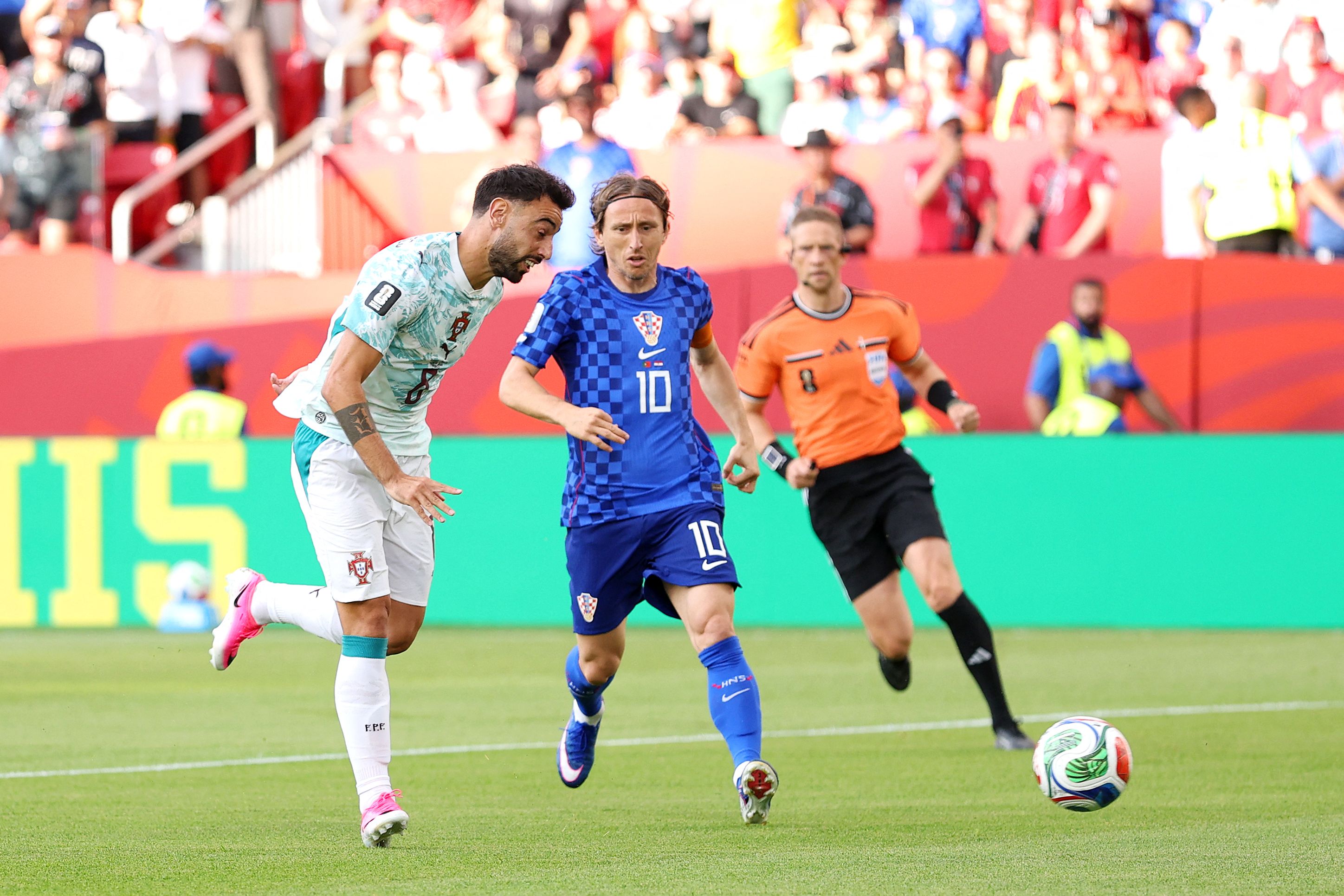 TORONTO, ONTARIO - JULY 02: Bruno Fernandes #8 of Portugal and Luka Modric #10 of Croatia compete for the ball during the FIFA World Cup 2026 Round of 32 match between Portugal and Croatia at Toronto Stadium on July 02, 2026 in Toronto, Ontario.   Justin Setterfield/Getty Images/AFP (Photo by Justin Setterfield / GETTY IMAGES NORTH AMERICA / Getty Images via AFP)