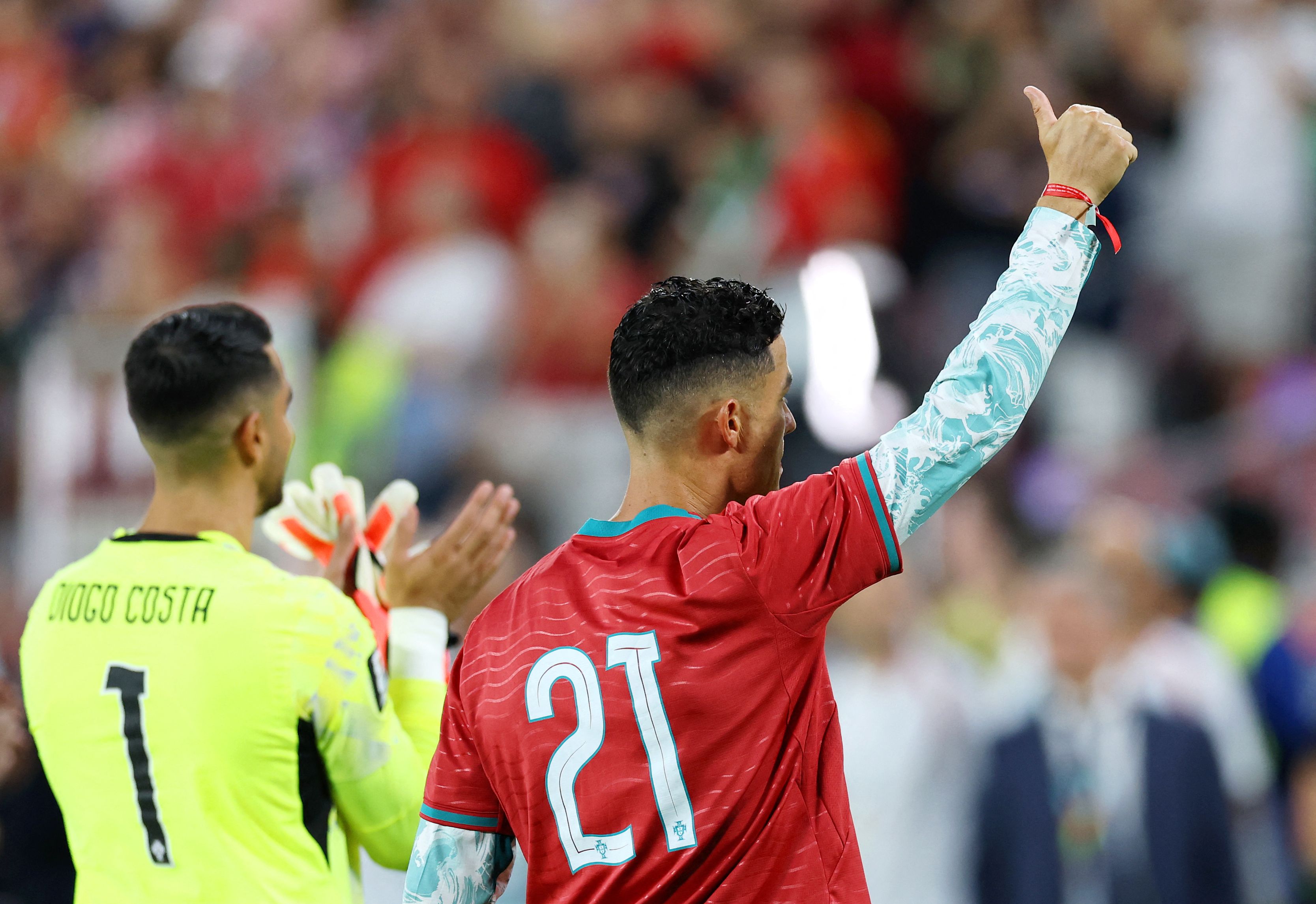 TORONTO, ONTARIO - JULY 02: Cristiano Ronaldo #7 of Portugal celebrates with a shirt in commemoration of late teammate Diogo Jota after the 2-1 win during the FIFA World Cup 2026 Round of 32 match between Portugal and Croatia at Toronto Stadium on July 02, 2026 in Toronto, Ontario. Buda Mendes/Getty Images/AFP (Photo by Buda Mendes / GETTY IMAGES NORTH AMERICA / Getty Images via AFP)