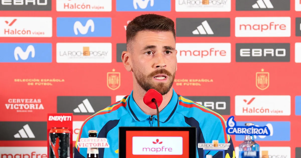 DALLAS, TEXAS - JULY 04: Unai Simon #23 of Spain speaks with media during the press conference of Group H Winner one day ahead of the FIFA World Cup 2026 Round Of 32 match between Group H Winner and Group J Runner-Up at on July 04, 2026 in Dallas, Texas. Florencia Tan Jun/Getty Images/AFP (Photo by Florencia Tan Jun / GETTY IMAGES NORTH AMERICA / Getty Images via AFP)