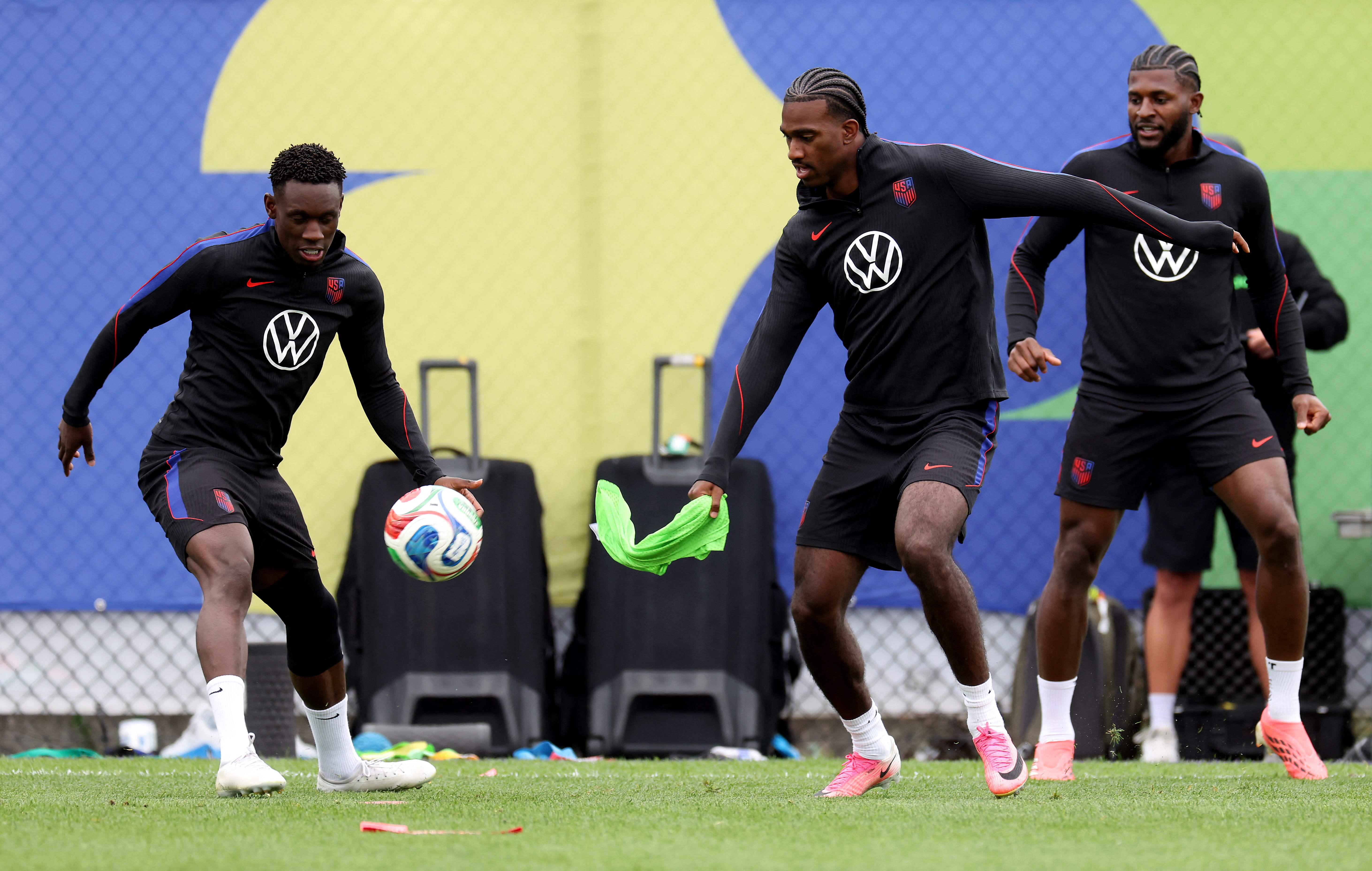 SEATTLE, WASHINGTON - JULY 04: Folarin Balogun, Haji Wright and Mark McKenzie of the United States participate during a training session for the 2026 World Cup at Husky Soccer Stadium on July 04, 2026 in Seattle, Washington. Jamie Squire/Getty Images/AFP (Photo by JAMIE SQUIRE / GETTY IMAGES NORTH AMERICA / Getty Images via AFP)