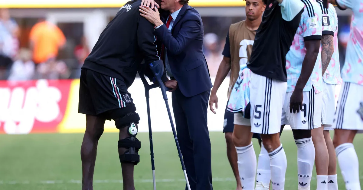 SEATTLE, WASHINGTON - JULY 06: Rudi Garcia, Head Coach of Belgium, embraces Amadou Onana #24 after the 4-1 victory during the FIFA World Cup 2026 Round of 16 match between USA and Belgium at Seattle Stadium on July 06, 2026 in Seattle, Washington. Jamie Squire/Getty Images/AFP (Photo by JAMIE SQUIRE / GETTY IMAGES NORTH AMERICA / Getty Images via AFP)