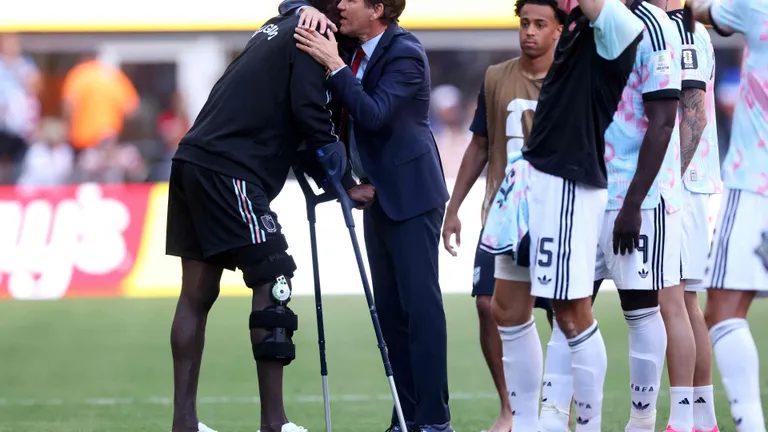 SEATTLE, WASHINGTON - JULY 06: Rudi Garcia, Head Coach of Belgium, embraces Amadou Onana #24 after the 4-1 victory during the FIFA World Cup 2026 Round of 16 match between USA and Belgium at Seattle Stadium on July 06, 2026 in Seattle, Washington.   Jamie Squire/Getty Images/AFP (Photo by JAMIE SQUIRE / GETTY IMAGES NORTH AMERICA / Getty Images via AFP)