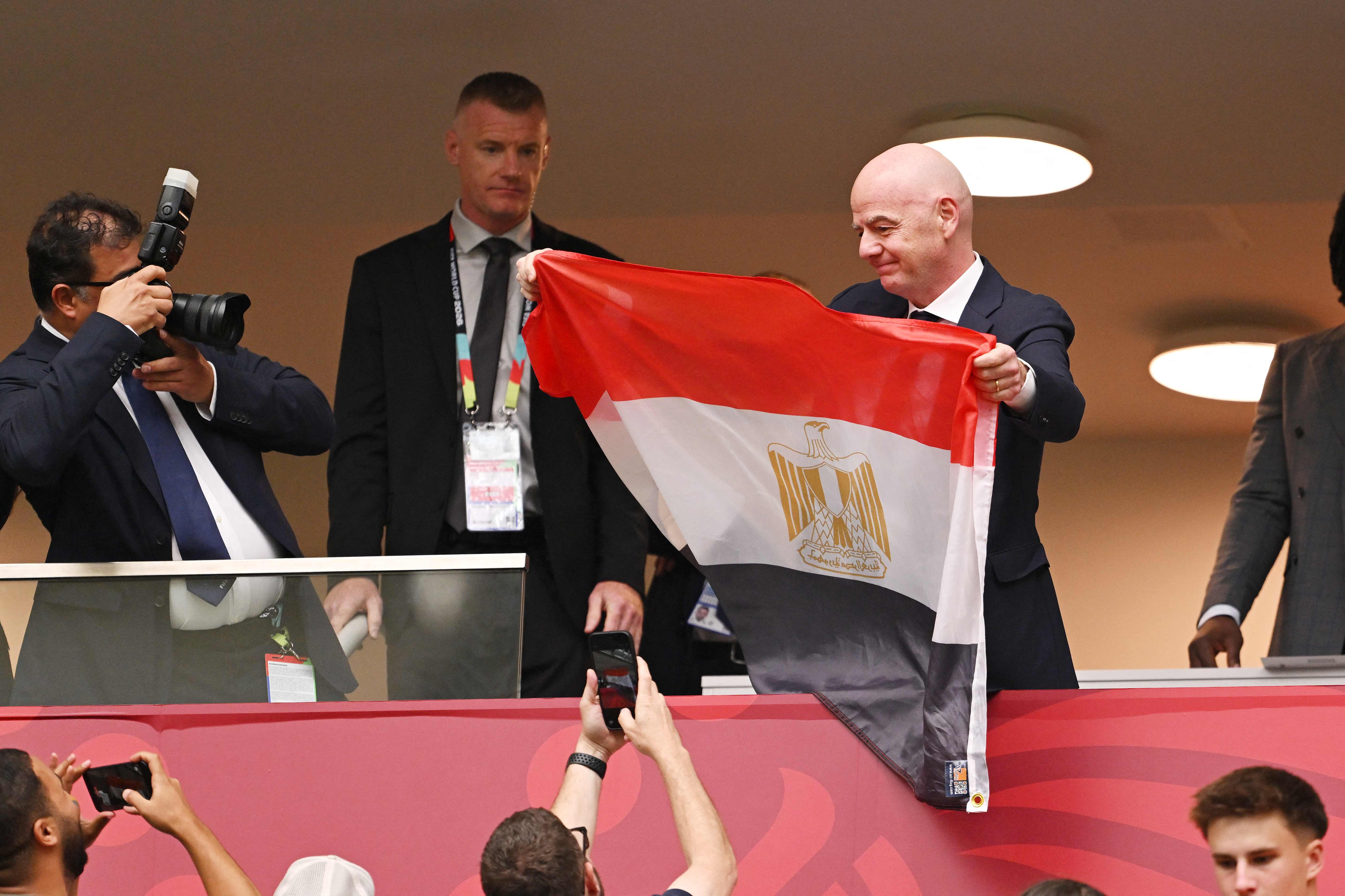 VANCOUVER, CANADA - JULY 07: FIFA President Gianni Infantino holds the national flag of Egypt before the FIFA World Cup 2026 Round of 16 match between Switzerland and Colombia at BC Place Vancouver on July 07, 2026 in Vancouver, British Columbia, Canada.   David Ramos/Getty Images/AFP (Photo by David Ramos / GETTY IMAGES NORTH AMERICA / Getty Images via AFP)