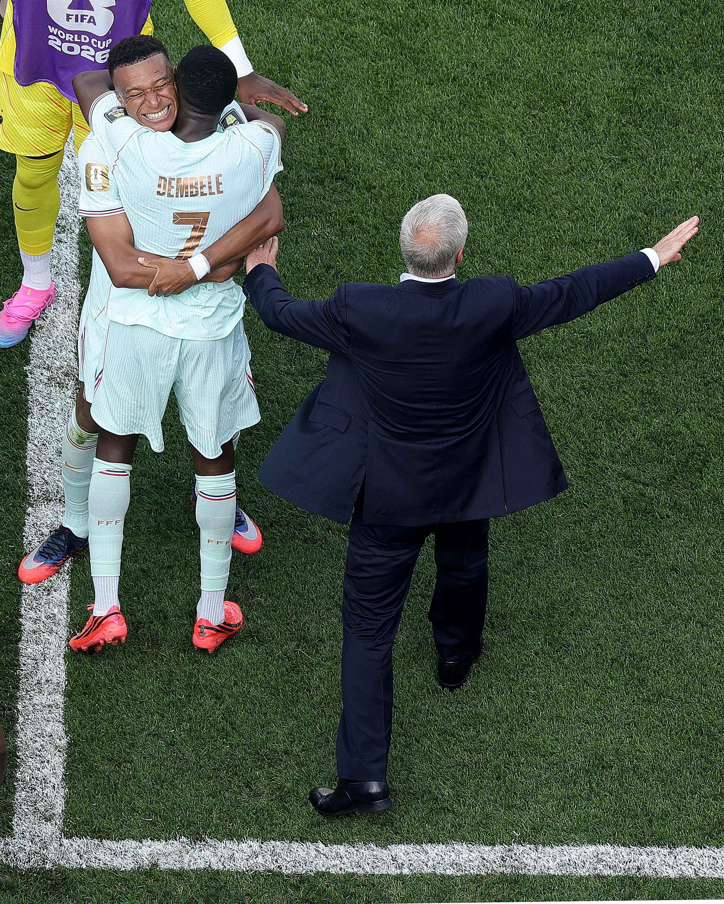 FOXBOROUGH, MASSACHUSETTS - JULY 09: Ousmane Dembele #7 of France celebrates with teammate Kylian Mbappe #10 after scoring his team's second goal while Didier Deschamps, Head Coach of France, reacts during the FIFA World Cup 2026 Quarter Final match between France and Morocco at Boston Stadium on July 09, 2026 in Foxborough, Massachusetts. Alex Slitz/Getty Images/AFP (Photo by Alex Slitz / GETTY IMAGES NORTH AMERICA / Getty Images via AFP)