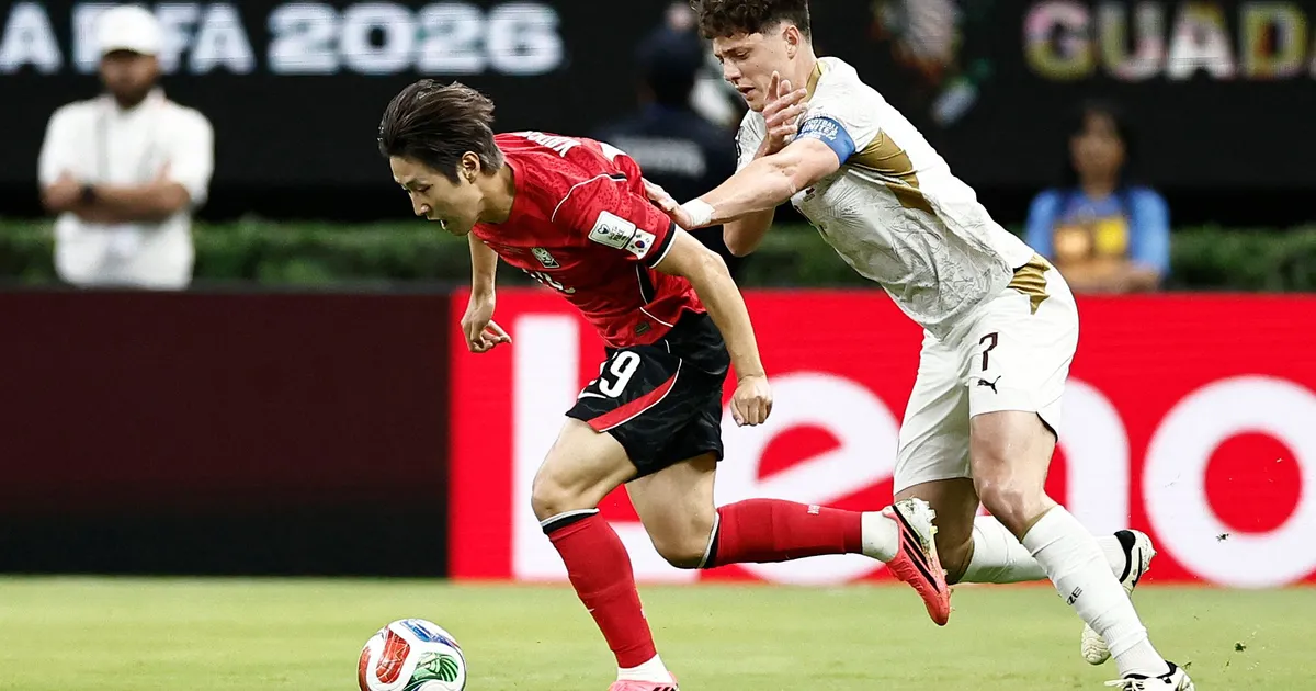 South Korea's midfielder #19 Lee Kang-in and Czech Republic's defender #07 Ladislav Krejci fight for the ball during the 2026 World Cup Group A football match between South Korea and the Czech Republic at the Guadalajara Stadium in Zapopan on June 11, 2026. (Photo by Ulises RUIZ / AFP)