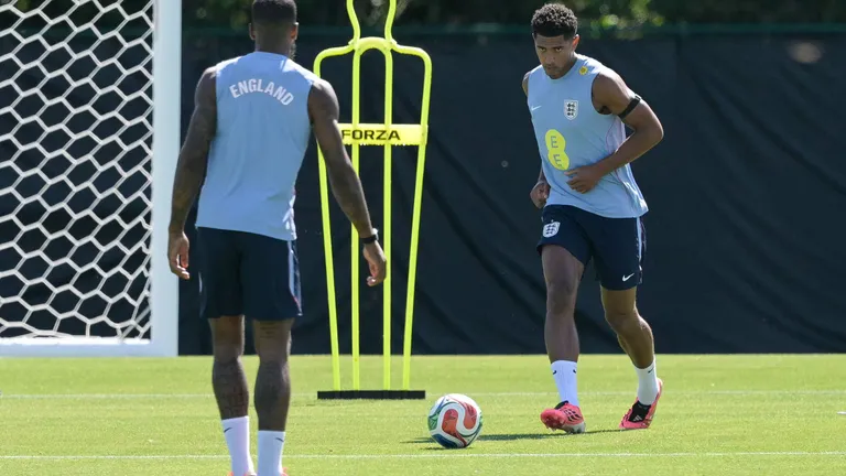 England's midfielder #10 Jude Bellingham takes part in a training session at Swope Soccer Village in Kansas city on June 14, 2026, on the eve of their 2026 World Cup football tournament Group L football match against Croatia. (Photo by Juan MABROMATA / AFP)