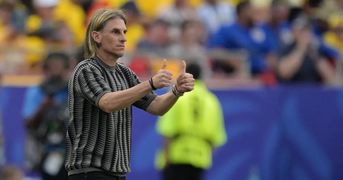 Ecuador's Argentine head coach Sebastian Beccacece gestures during the 2026 World Cup Group E football match between Ecuador and Curacao at the Kansas City Stadium in Kansas City on June 20, 2026. (Photo by JUAN MABROMATA / AFP)