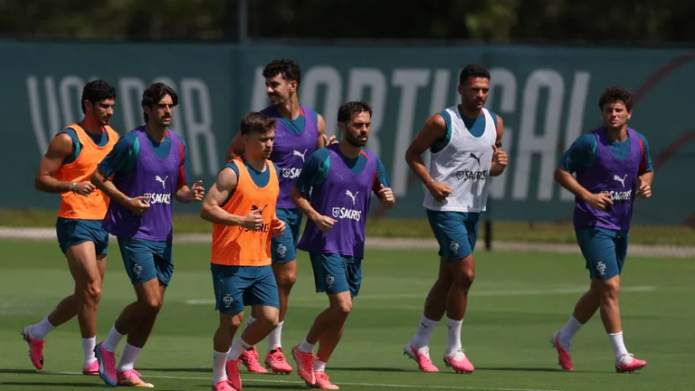 Portugal's forward #26 Francisco Conceicao (3rd L), Portugal's midfielder #08 Bruno Fernandes (C), Portugal's forward #09 Goncalo Ramos (2nd R) and Portugal's midfielder #15 Joao Neves (R) take part in a training session at Gardens North County District Park in Palm Beach Gardens on June 29, 2026, during the 2026 World Cup football tournament. (Photo by PATRICIA DE MELO MOREIRA / AFP)