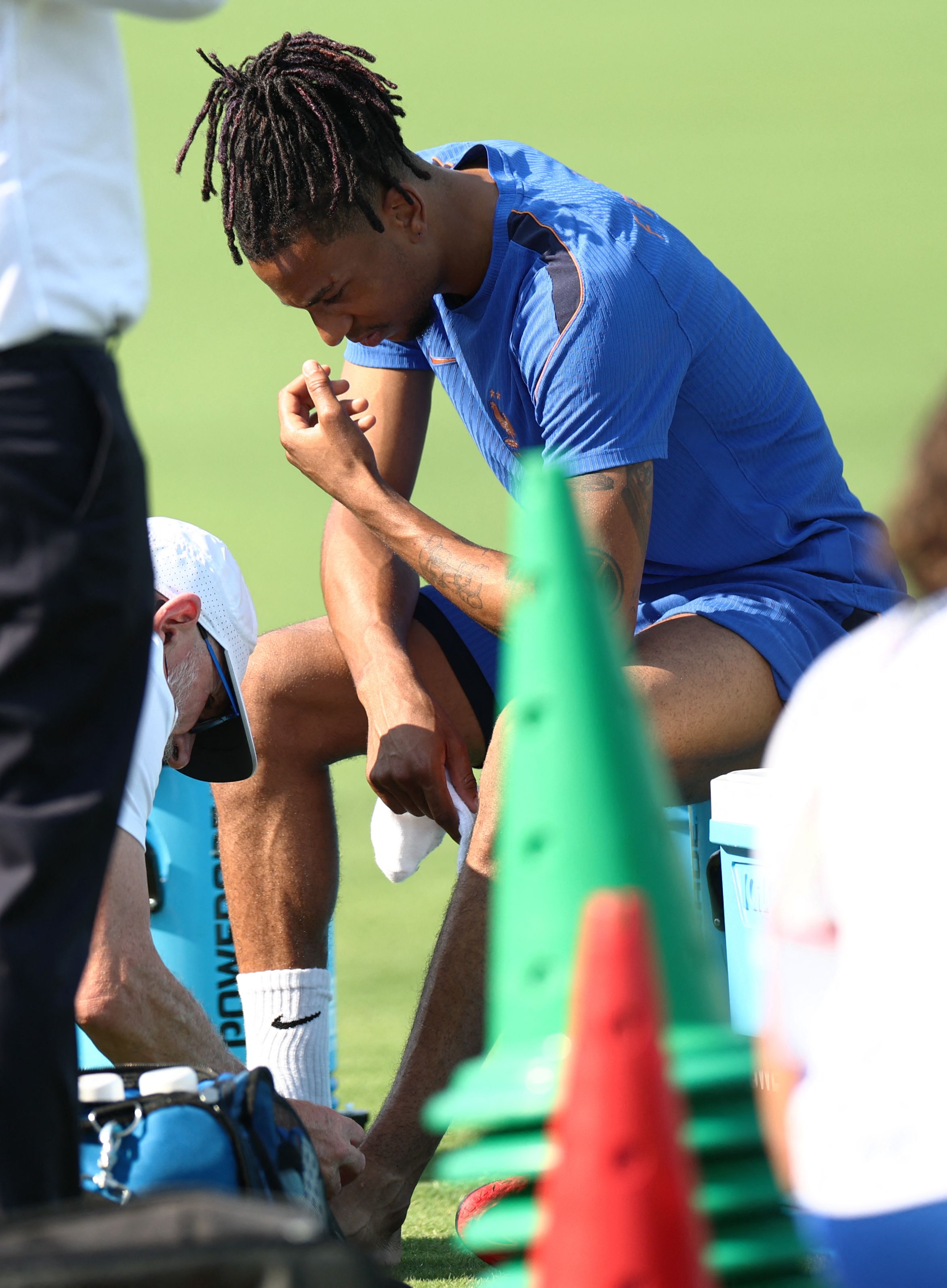 France's forward #11 Michael Olise receives medical attention during a training session at Philadelphia Eagles training centre on the eve of the 2026 World Cup football tournament round of 16 match against Paraguay, in Philadelphia on July 3, 2026. (Photo by FRANCK FIFE / AFP)