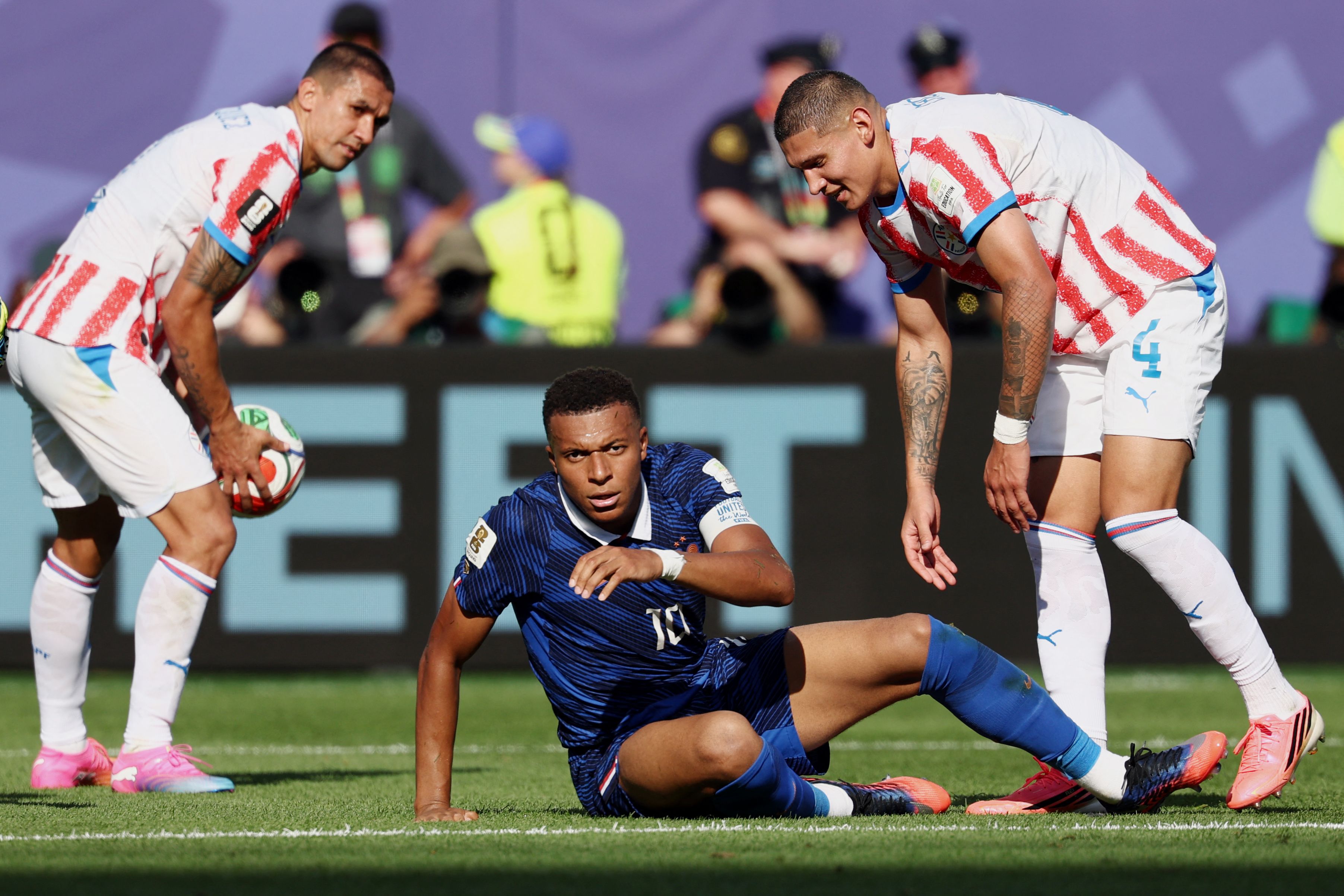 TOPSHOT - France's forward #10 Kylian Mbappe reacts during the 2026 World Cup round of 16 football match between Paraguay and France at the Philadelphia Stadium in Philadelphia on July 4, 2026.  (Photo by FRANCK FIFE / AFP)