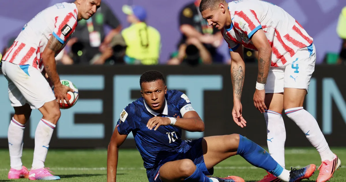 TOPSHOT - France's forward #10 Kylian Mbappe reacts during the 2026 World Cup round of 16 football match between Paraguay and France at the Philadelphia Stadium in Philadelphia on July 4, 2026. (Photo by FRANCK FIFE / AFP)