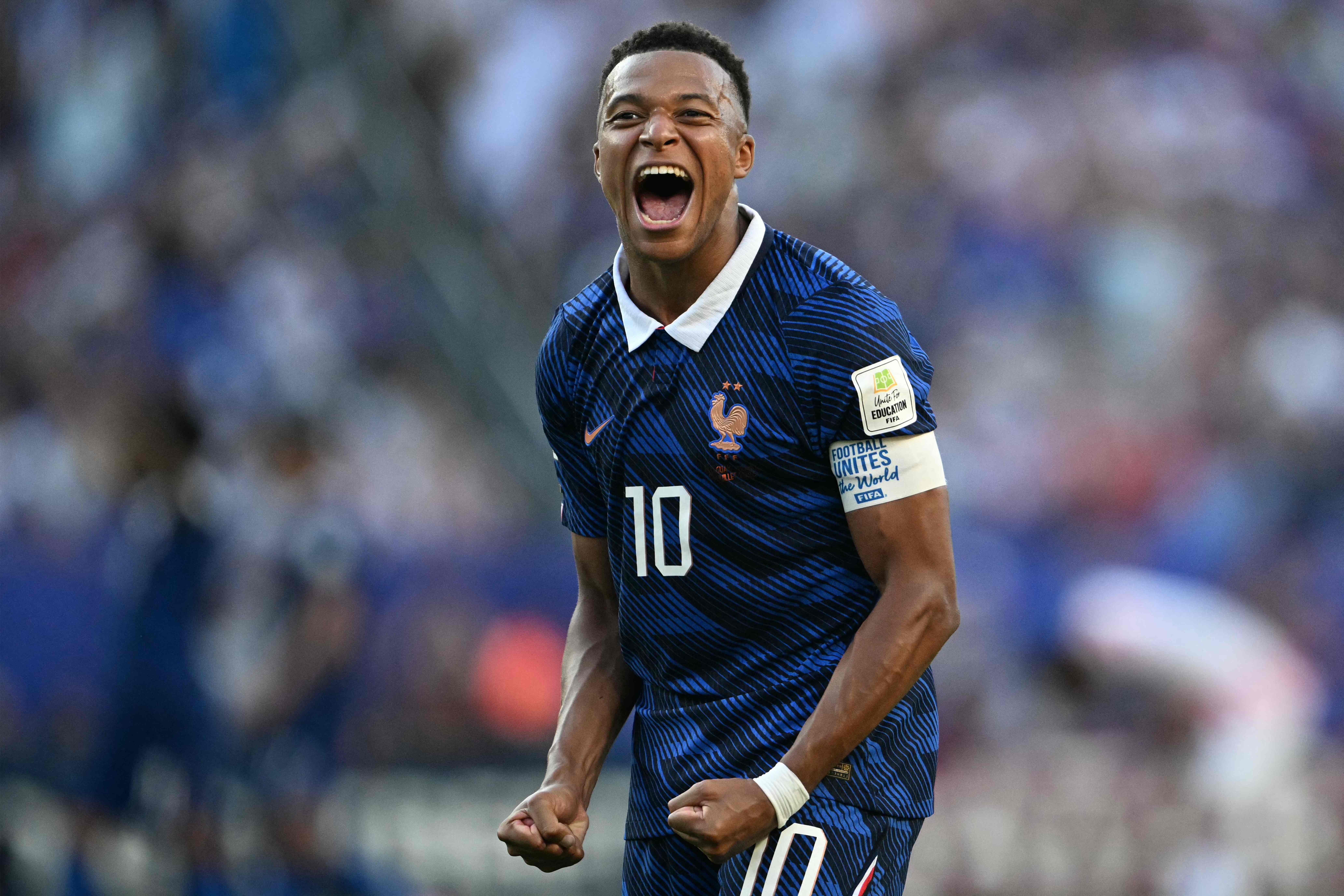 TOPSHOT - France's forward #10 Kylian Mbappe celebrates after winning the 2026 World Cup round of 16 football match between Paraguay and France at the Philadelphia Stadium in Philadelphia on July 4, 2026.  (Photo by MAURO PIMENTEL / AFP)