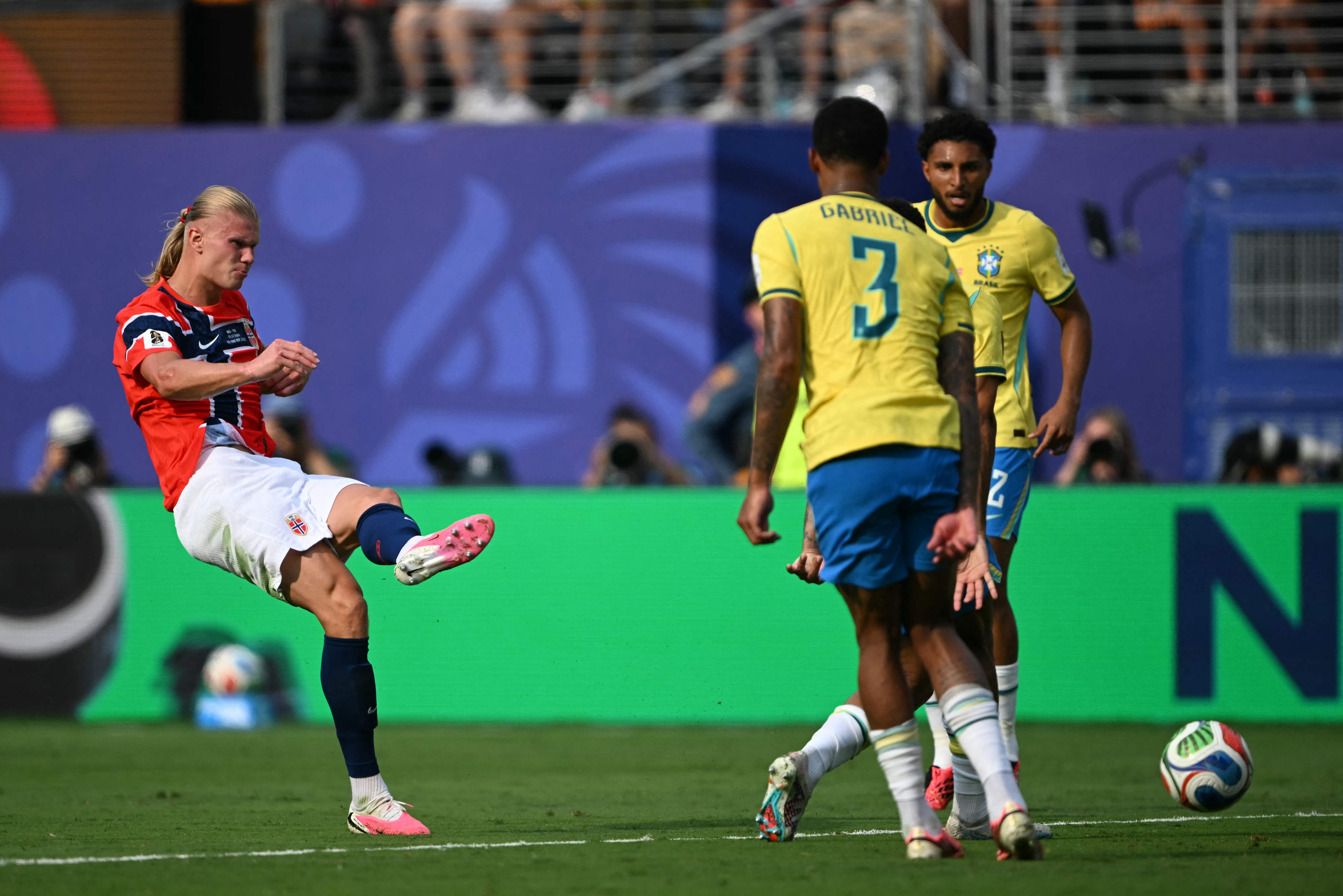 TOPSHOT - Norway's forward #09 Erling Braut Haaland scores his team's second goal during the 2026 World Cup round of 16 football match between Brazil and Norway at the New York/New Jersey Stadium in East Rutherford on July 5, 2026.  (Photo by MAURO PIMENTEL / AFP)