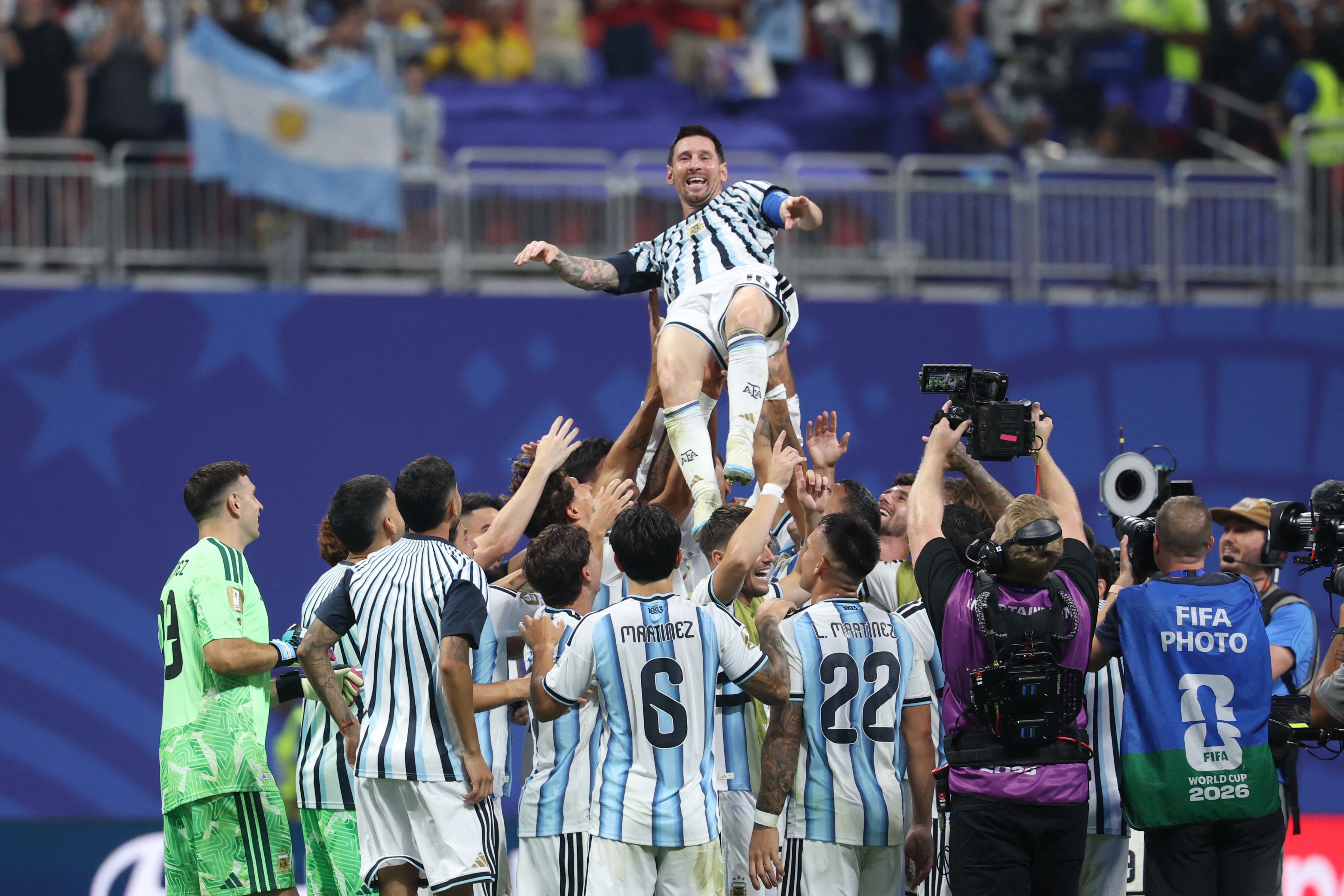 Argentina's forward #10 Lionel Messi is lifted by teammates as they celebrate after winning the 2026 World Cup round of 16 football match between Argentina and Egypt at Atlanta Stadium in Atlanta on July 7, 2026. (Photo by Odd ANDERSEN / AFP)