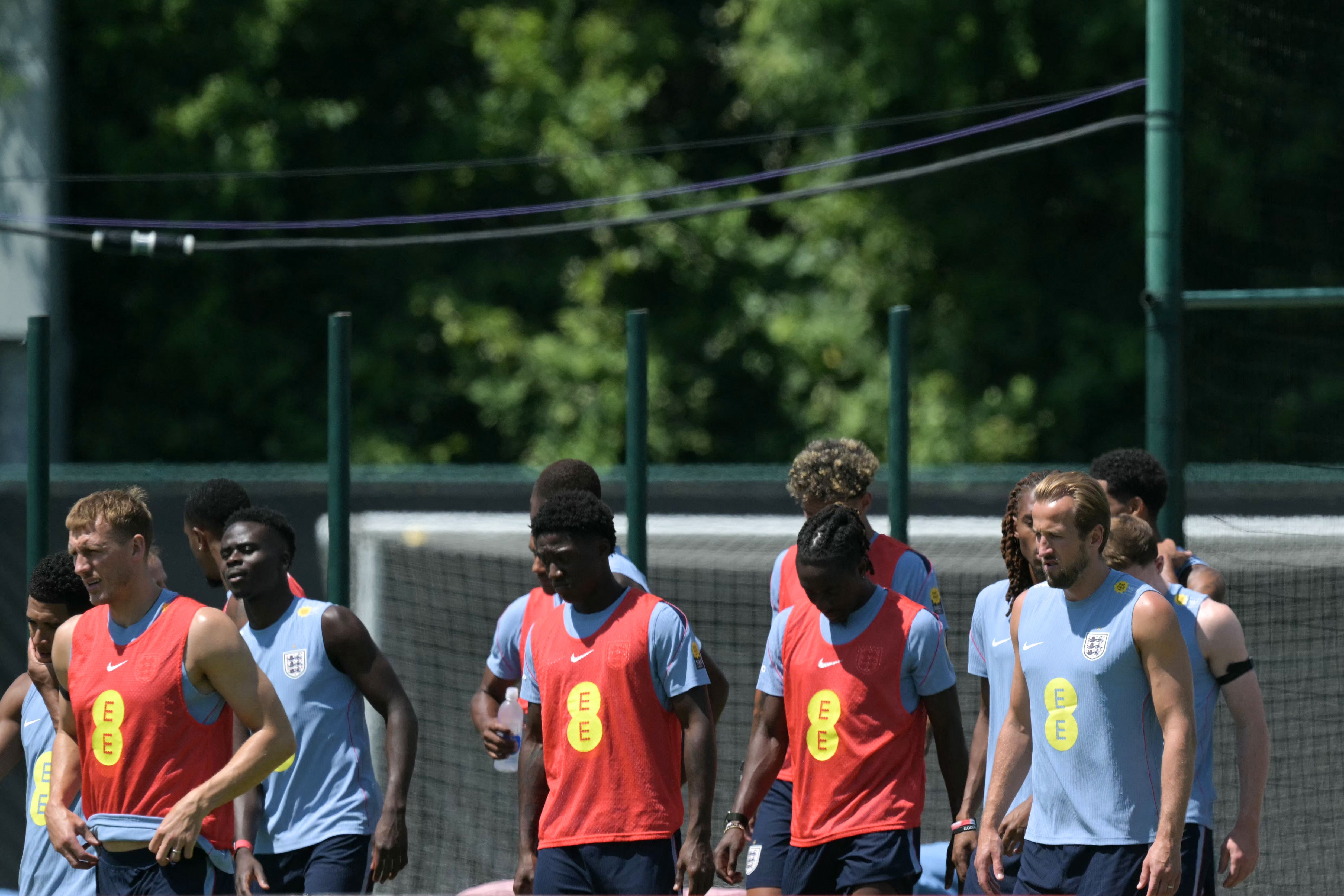 England's forward #09 Harry Kane (R) and teammates take part in a training session at Swope Soccer Village in Kansas City on July 08, 2026, during the 2026 World Cup football tournament. (Photo by JUAN MABROMATA / AFP)