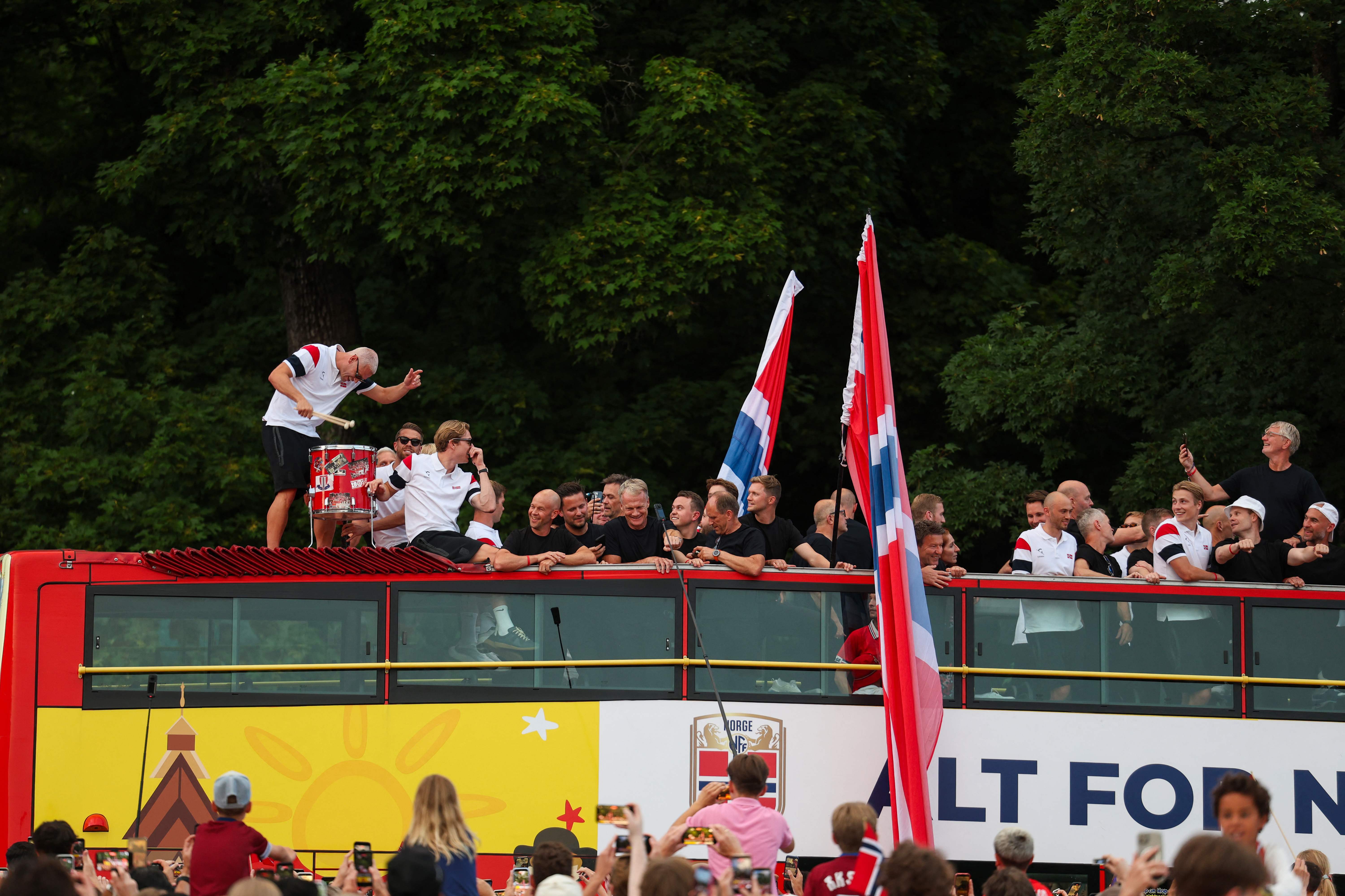 Supporters greet Norway national football team at Slottsplassen in Oslo on July 13, 2026. (Photo by Amanda Pedersen Giske / NTB / AFP) / Norway OUT