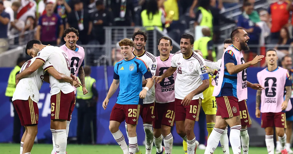 TOPSHOT - (From L) Spain's midfielder #06 Mikel Merino, forward #25 Victor Munoz, forward #07 Ferran Torres, forward #21 Mikel Oyarzabal and midfielder #16 Rodri celebrate after winning the 2026 World Cup football tournament semi-final match between France and Spain at the Dallas Stadium in Arlington on July 14, 2026. (Photo by CHARLY TRIBALLEAU / AFP)