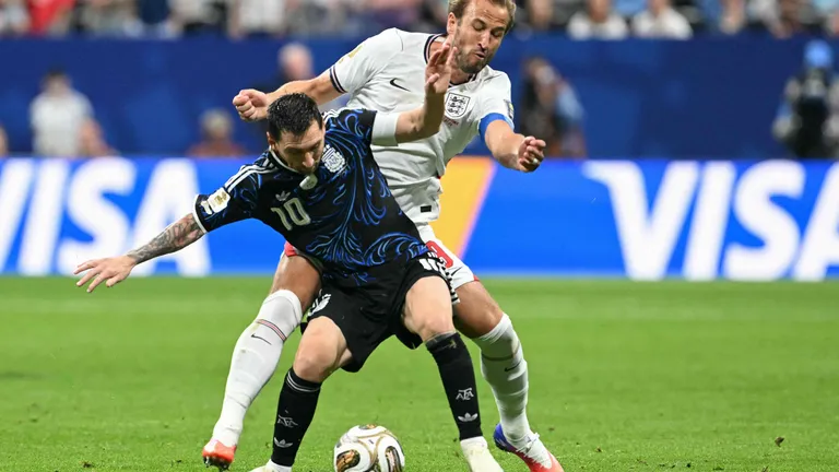 TOPSHOT - England's forward #09 Harry Kane and Argentina's forward #10 Lionel Messi fight for the ball during the 2026 World Cup football tournament semi-final match between England and Argentina at the Atlanta Stadium in Atlanta on July 15, 2026. (Photo by ROBERTO SCHMIDT / AFP)