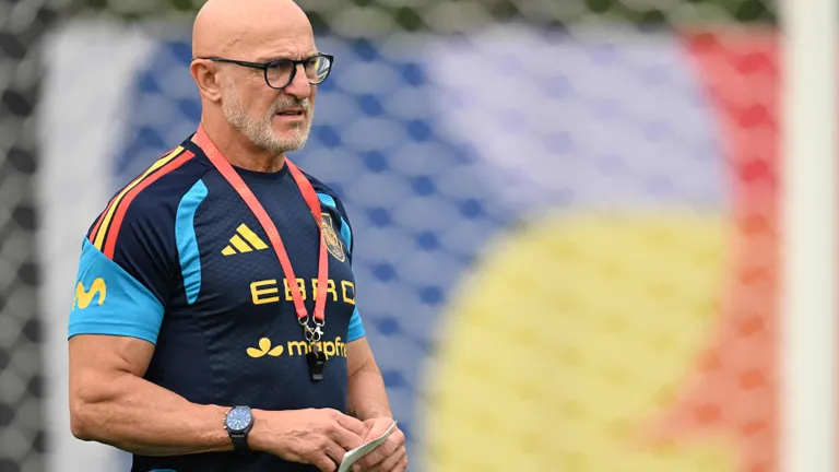 Spain's head coach Luis de la Fuente leads a training session at Melanie Lane Training Grounds in East Hanover, New Jersey, on July 16, 2026, ahead of the 2026 World Cup football tournament final match between Spain and Argentina. (Photo by MAURO PIMENTEL / AFP)