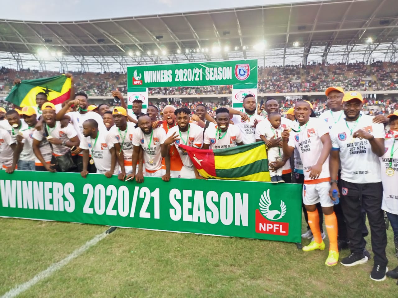 Akwa United lift the Nigeria Professional Football League trophy at Godswill Akpabio Stadium on 1 August 2021