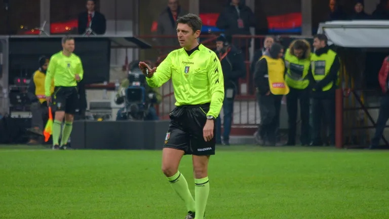 Milano, stadio Giuseppe Meazza, 27 gennaio 2015. L'arbitro di calcio italiano Gianluca Rocchi durante AC Milan – SS Lazio (0-1), quarti di finale della Coppa Italia 2014-15.