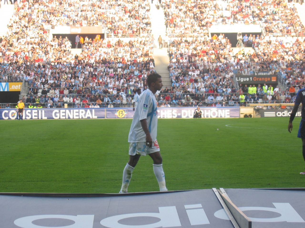 Habib Beye. Match de L1 OM-Lille au Stade Vélodrome. Octobre 2005