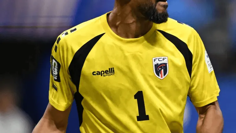 Josimar Dias, mais conhecido como Vozinha, foi o destaque de Cabo Verde na estreia contra a Espanha. O goleiro cabo-verdiano defendeu diversos lances perigosos dos espanhóis e foi decisivo para garantir o empate.