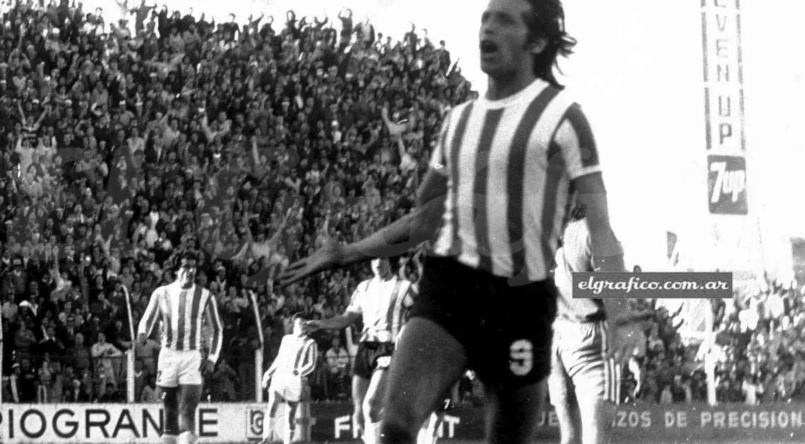 Leopoldo Luque celebrating vs Banfield, match played in Santa Fe