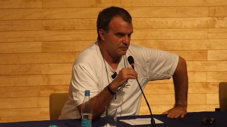 Marcelo Bielsa at a press conference in 2009.