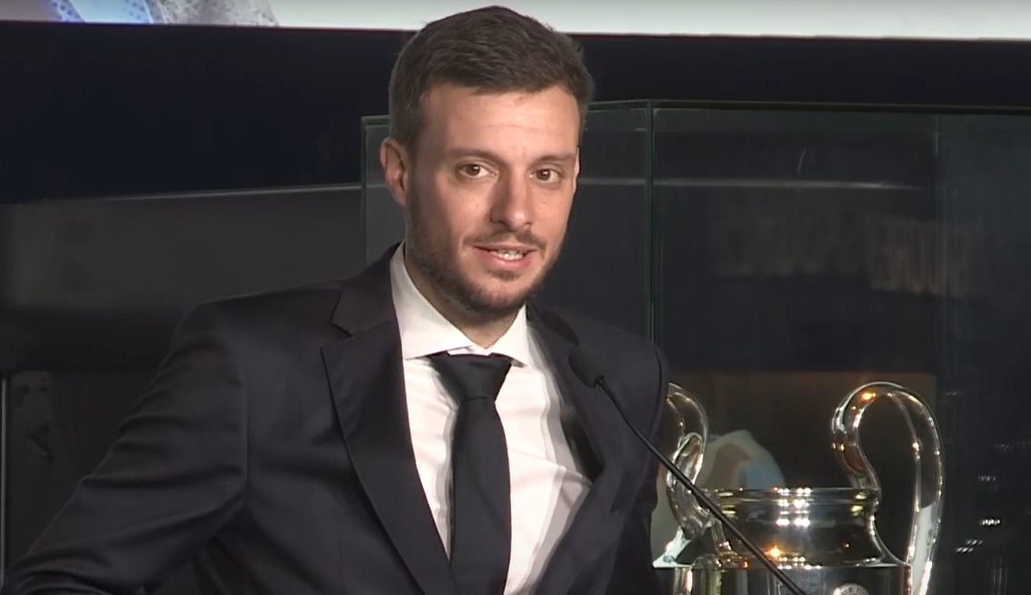 Martin Anselmi as FC Porto manager in 2025.
