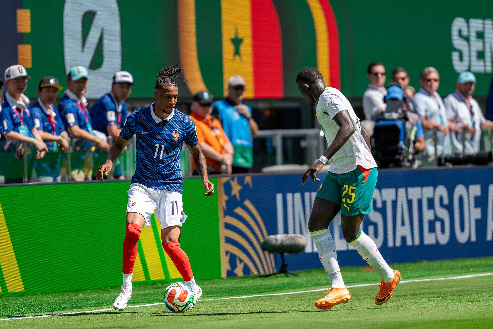 Michael Olise El Hadji Malick Diouf during France v Senegal on 16 June 2026 at the 2026 FIFA World Cup at NY/NJ Stadium in East Rutherford, NJ