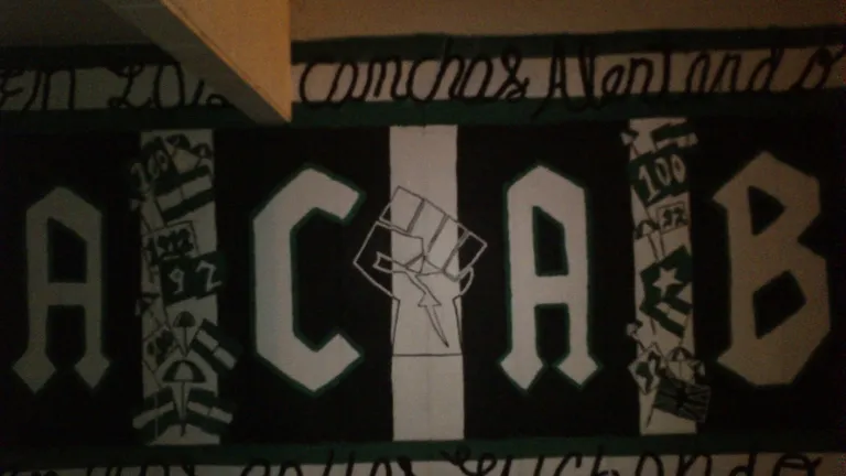 Mural painted by members of the ultras group "Frente Radical Verdiblanco in the University of Valle , Santiago de Cali , Colombia. In the picture appears the Wikipedist Remux