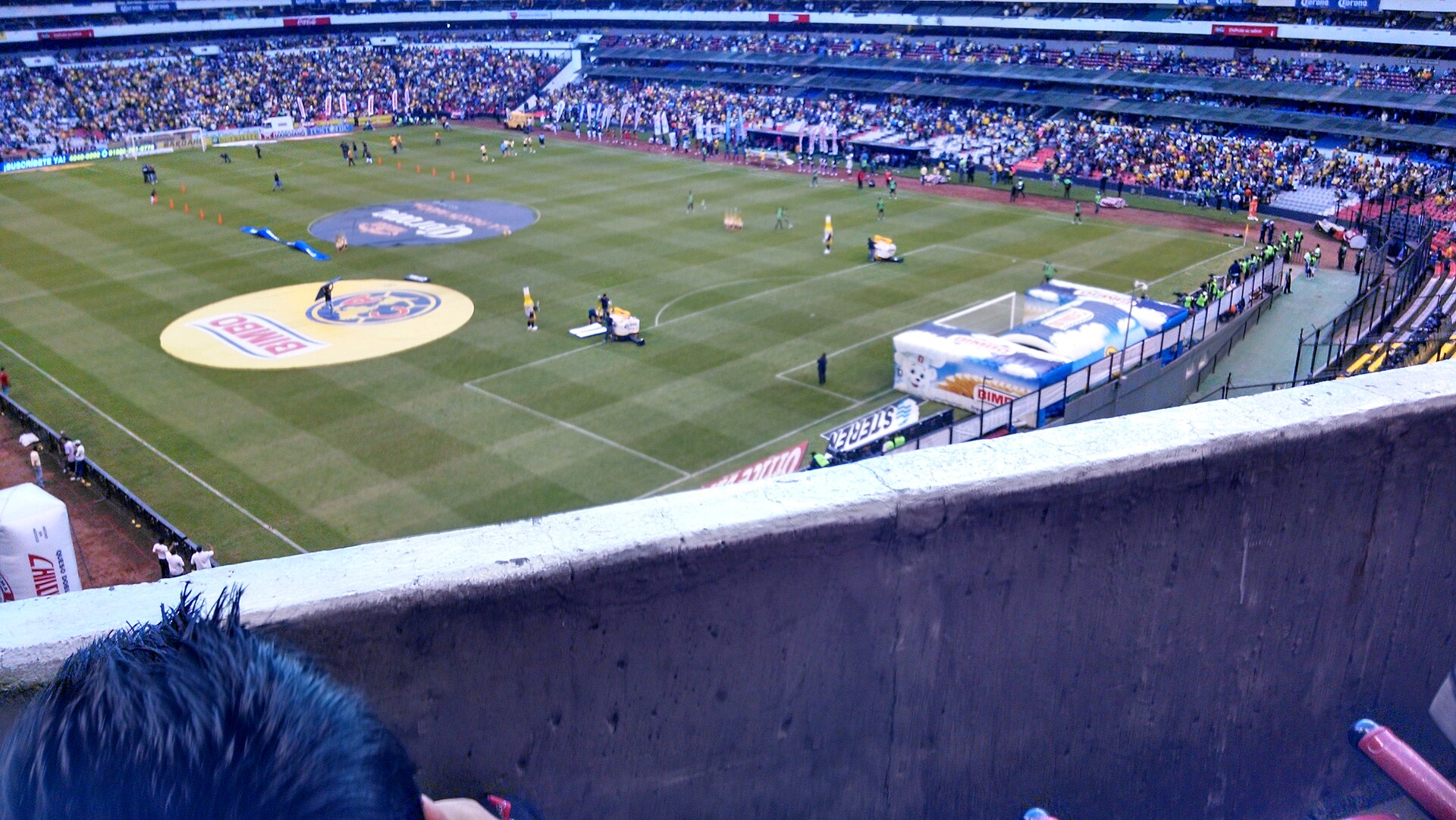 Event made at the half time of a football game in the Estadio Azteca, this show is made for the viewers to not get bored while waiting.