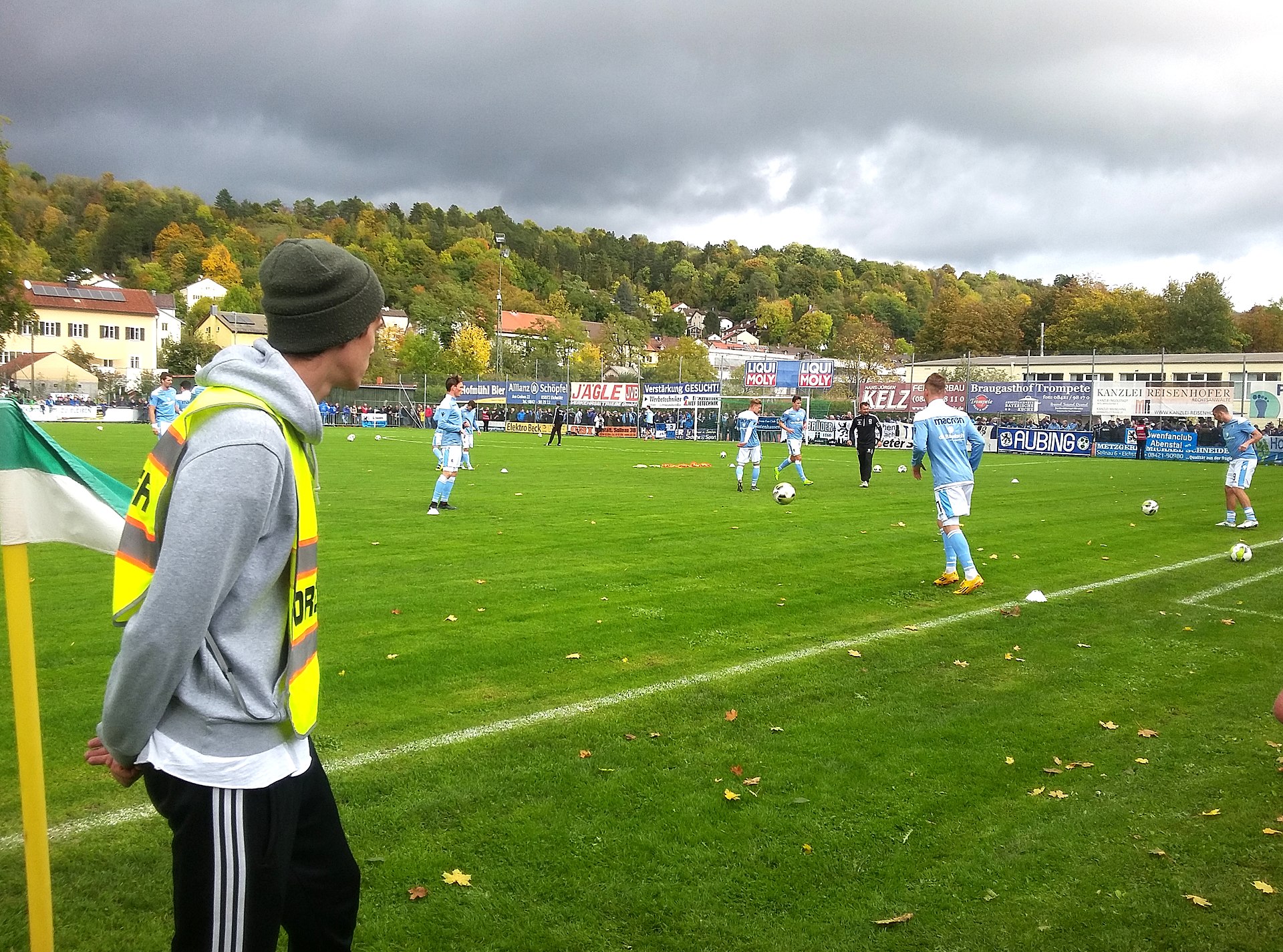 Aufwärmen vor dem Spiel der Regionalliga Bayern zwischen dem VfB Eichstätt und dem TSV 1860 München (1:2) am 3. Oktober 2017; Spieler des TSV 1860 München