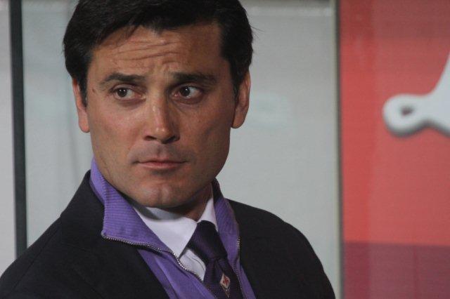 Vincenzo Montella (Pomigliano d'Arco, 18 giugno 1974) è un allenatore di calcio ed ex calciatore italiano, di ruolo attaccante, tecnico della Fiorentina. (from it.wp)
