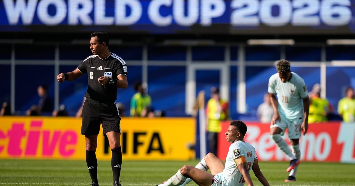 Mbappé encendió las alarmas en Francia por una posible lesión en el tobillo tras el pase…