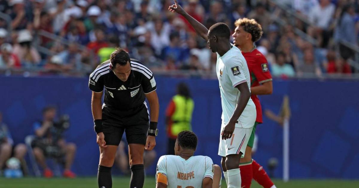 Cómo fue el arbitraje de Tello en un partido con muchas miradas