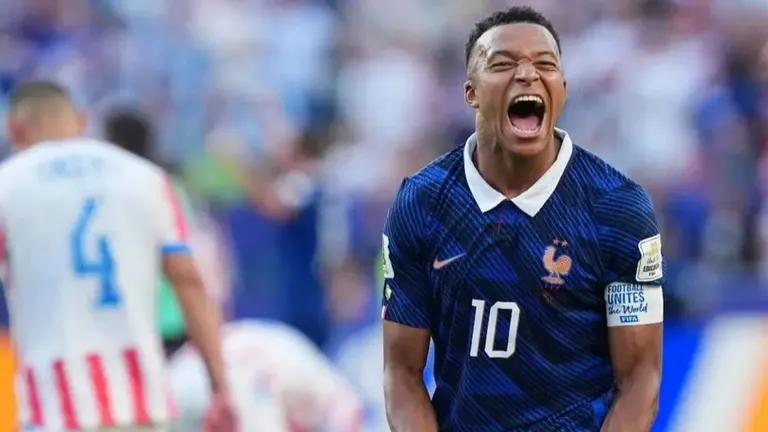 Mbappé quedó a un gol de Messi en la tabla histórica