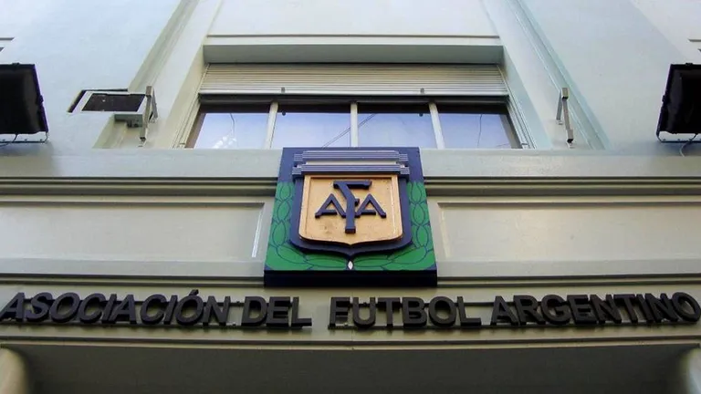 La AFA sufrió un hackeo y divulgó mails denunciando al arbitraje ante Egipto