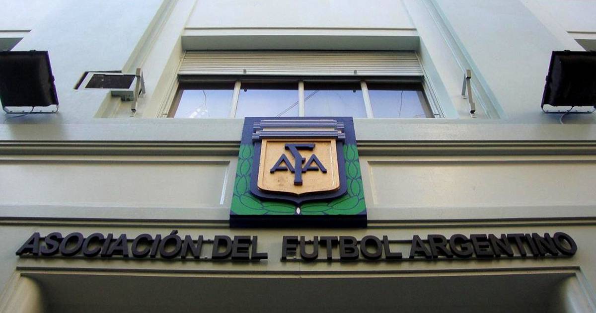 La AFA sufrió un hackeo y divulgó mails denunciando al arbitraje ante Egipto